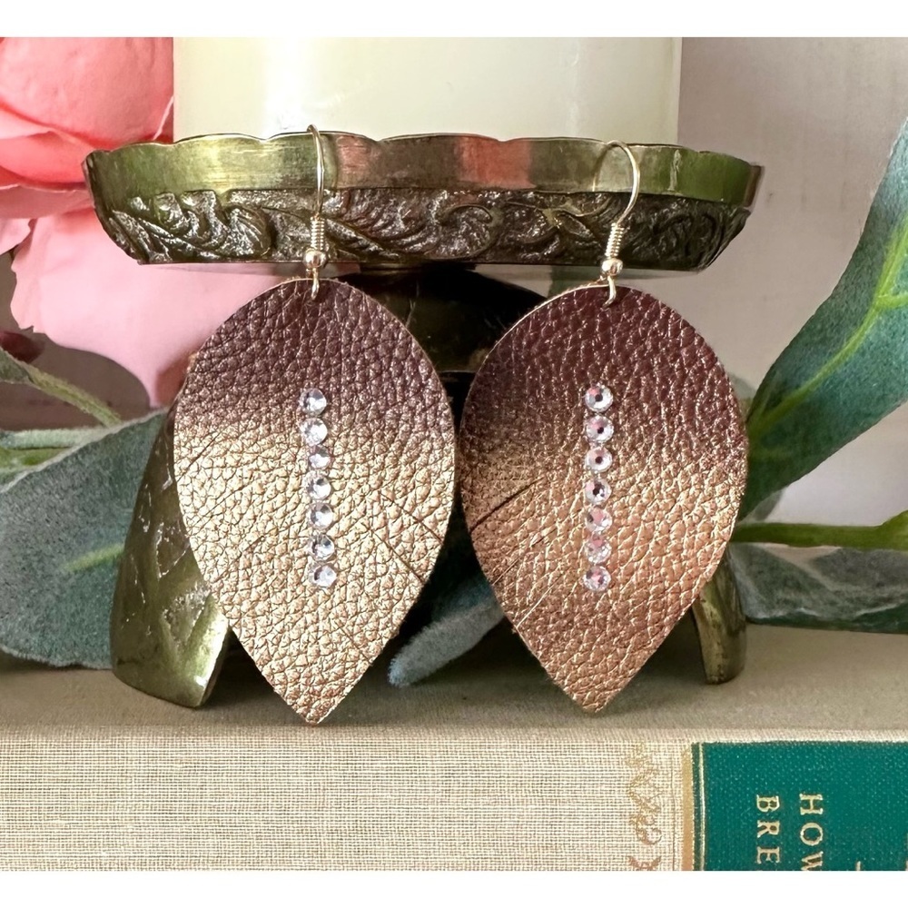 Black and gold ombré leather leaf earrings - Picture 1 of 1